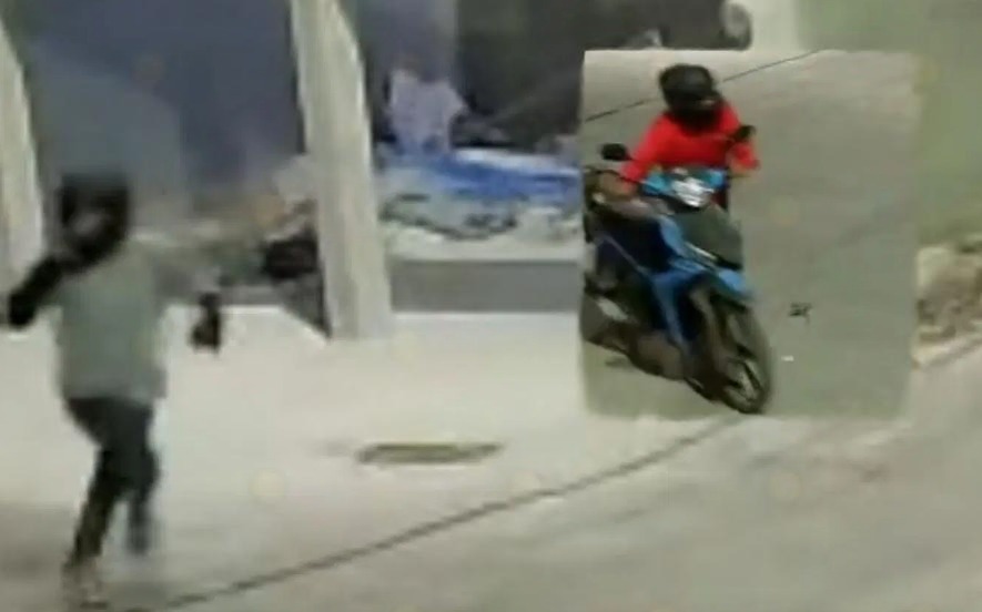 Delincuentes roban motocicleta durante la madrugada