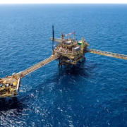 Inspeccionan plataformas de Pemex tras derrame en Sonda de Campeche