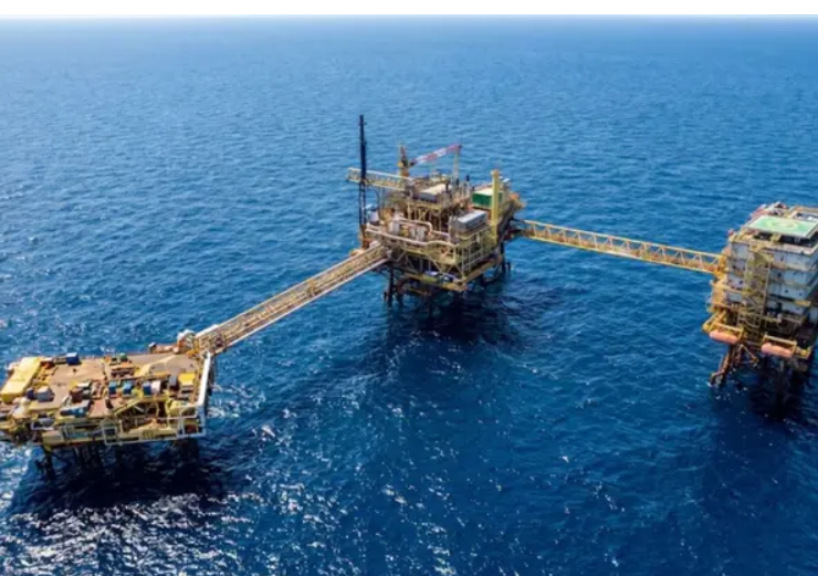 Inspeccionan plataformas de Pemex tras derrame en Sonda de Campeche