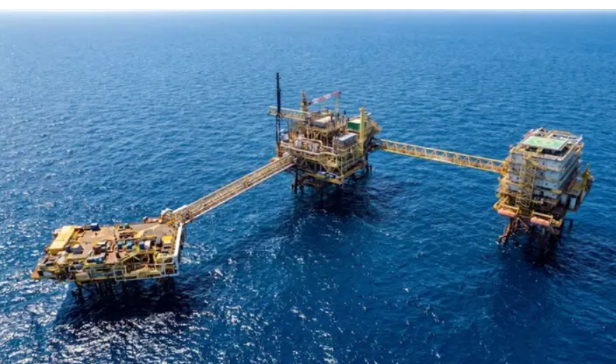 Inspeccionan plataformas de Pemex tras derrame en Sonda de Campeche