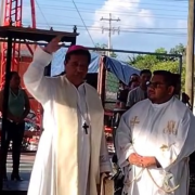 El obispo llega a Ukum y enciende la fe en la región