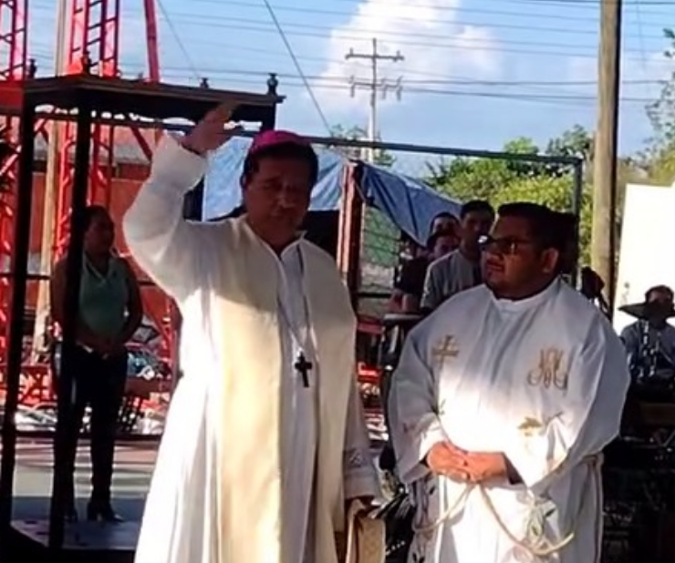 El obispo llega a Ukum y enciende la fe en la región