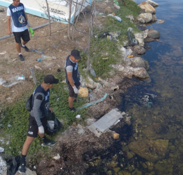 La Marina retira más de 130 kilos de desechos