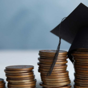 Las deserciones universitarias disminuyen gracias a becas