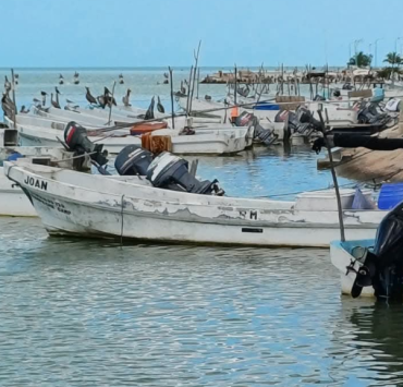 Marineros sorprendidos por intensa tormenta en Campeche