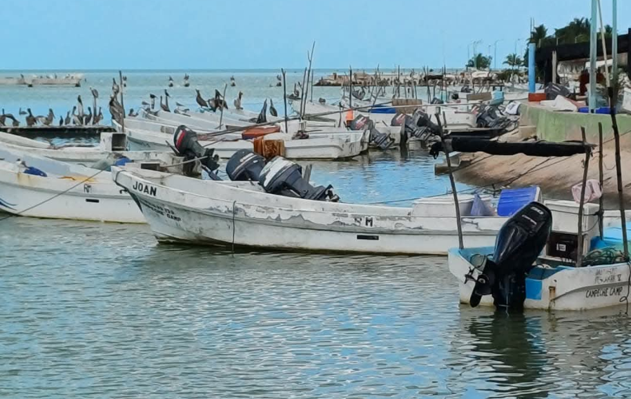 Marineros sorprendidos por intensa tormenta en Campeche