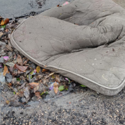 Dinero termina "bajo el agua" por alcantarillado colapsado