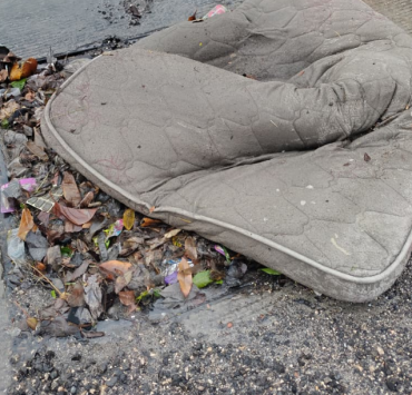 Dinero termina "bajo el agua" por alcantarillado colapsado