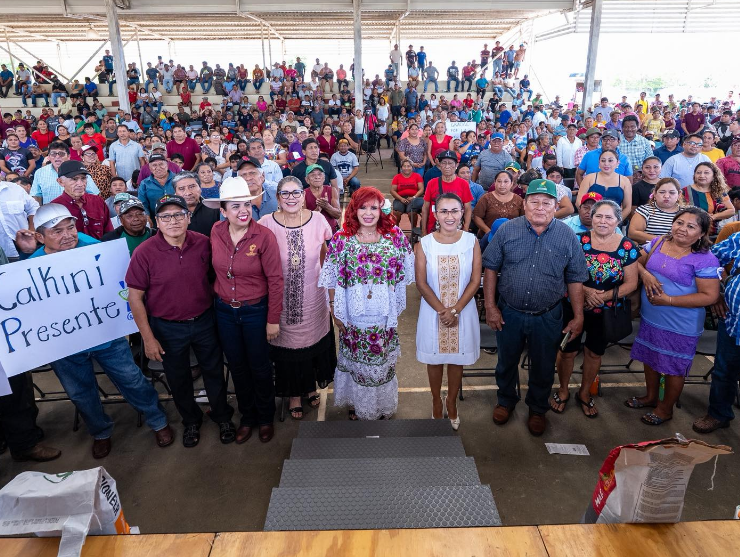 Sansores entregó semillas y fertilizantes a miles de productores