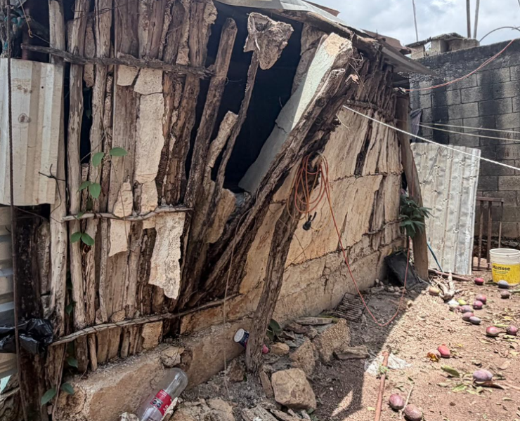 Tormenta entierra patrimonio de las familias de San Antonio Bobolá