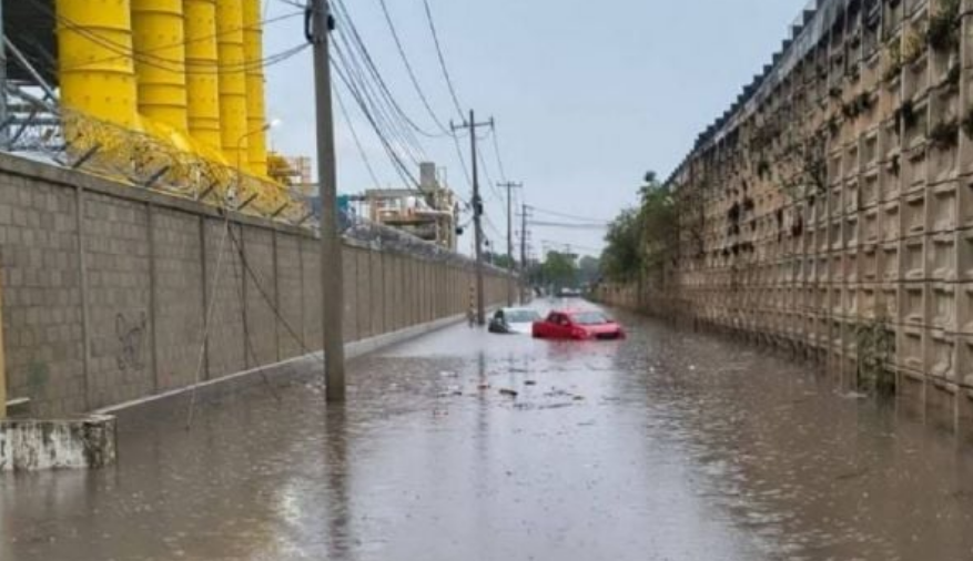 Onda tropical suspende clases en Campeche