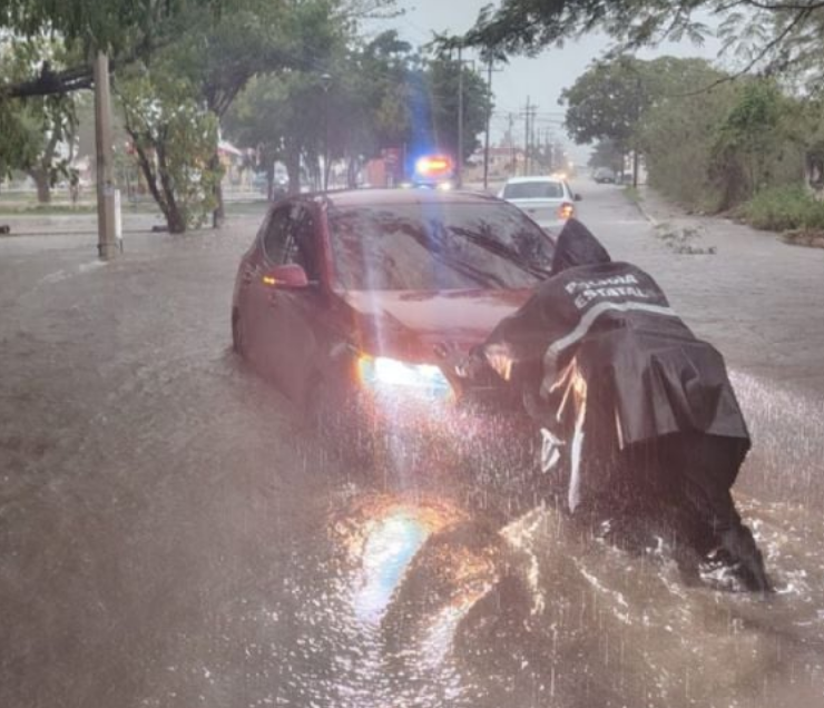 Onda tropical suspende clases en Campeche
