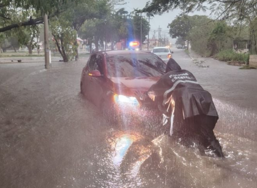 Onda tropical suspende clases en Campeche