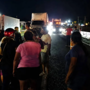 Pobladores bloquean la Mérida-Campeche por varias horas