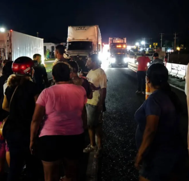 Pobladores bloquean la Mérida-Campeche por varias horas