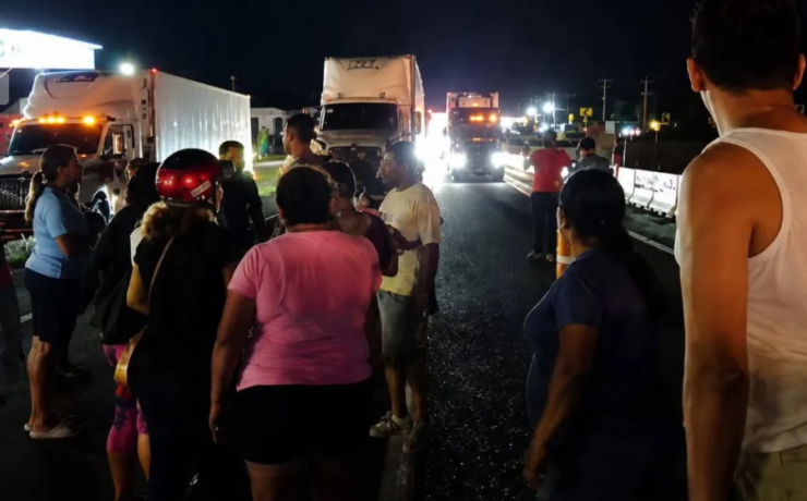 Pobladores bloquean la Mérida-Campeche por varias horas