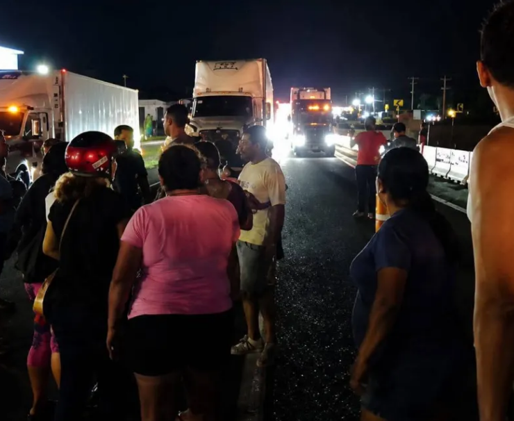 Pobladores bloquean la Mérida-Campeche por varias horas