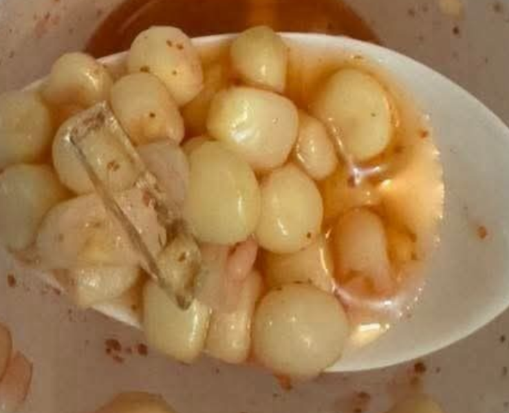 Denuncian vidrio en esquites, riesgo a la salud
