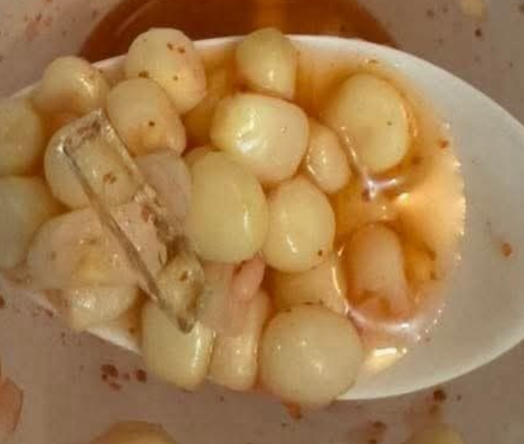 Denuncian vidrio en esquites, riesgo a la salud