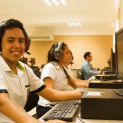 Miles de jóvenes buscan beca en Campeche