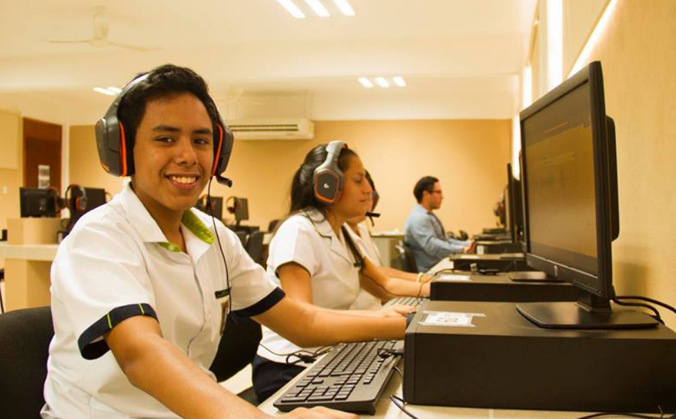 Miles de jóvenes buscan beca en Campeche