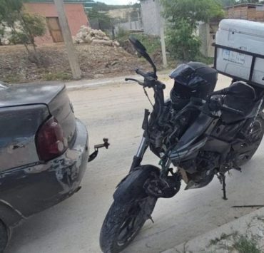 Choque por alcance deja daños materiales