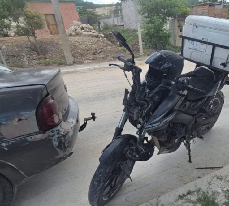 Choque por alcance deja daños materiales