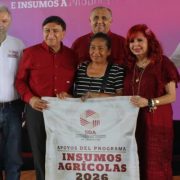 Sansores impulsa el campo de Escárcega con insumos