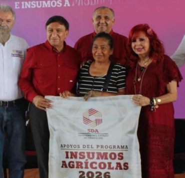 Sansores impulsa el campo de Escárcega con insumos