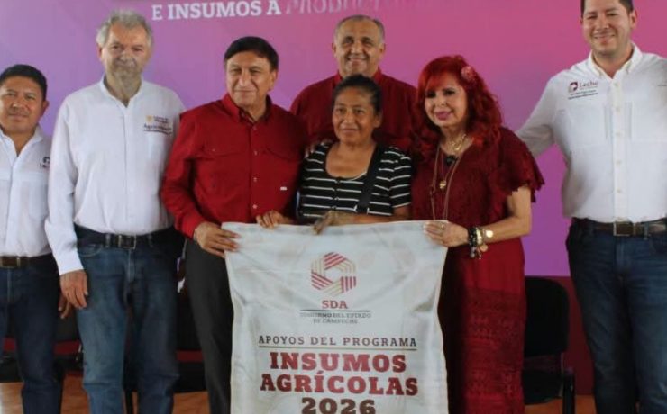 Sansores impulsa el campo de Escárcega con insumos