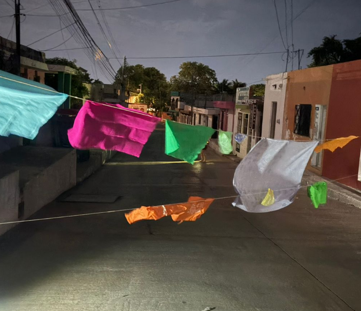 Vecinos toman la "Calle 101" como protesta por la falta de luz