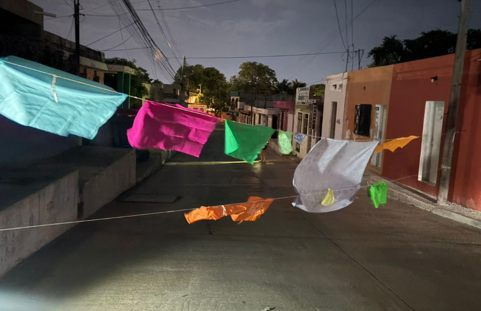 Vecinos toman la "Calle 101" como protesta por la falta de luz