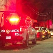 Taxista frustra asalto y resulta herido