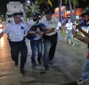 Trailero causó destrozos en Ciudad del Carmen tras perder el control de la unidad