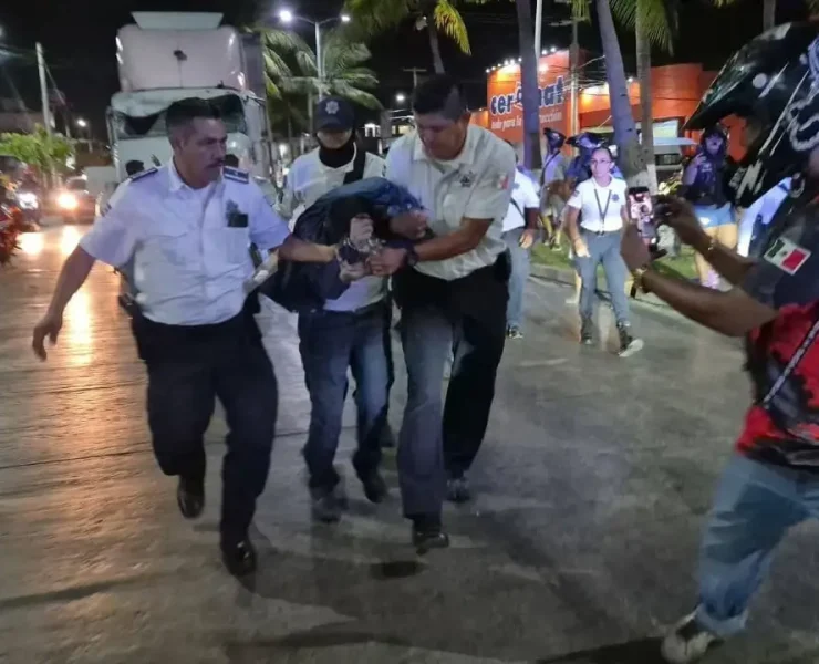 Trailero causó destrozos en Ciudad del Carmen tras perder el control de la unidad