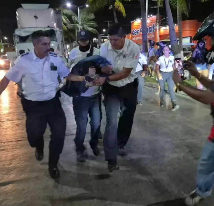 Trailero causó destrozos en Ciudad del Carmen tras perder el control de la unidad