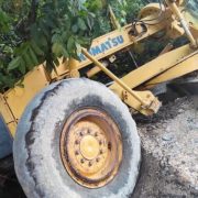 Vuelca maquinaria en carretera Isla Arena–Remate