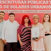 Sansores otorga certeza jurídica a 278 familias