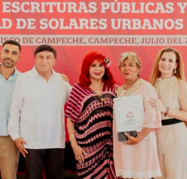 Sansores otorga certeza jurídica a 278 familias