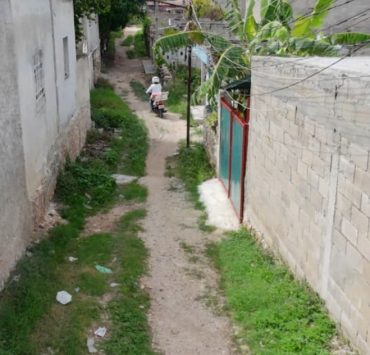 Vecinos exigen pavimentación y alumbrado