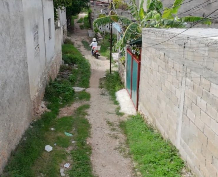 Vecinos exigen pavimentación y alumbrado