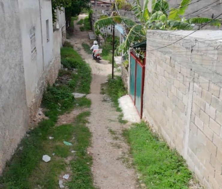 Vecinos exigen pavimentación y alumbrado