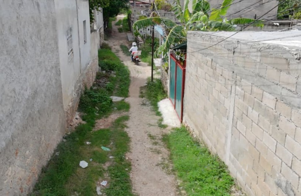 Vecinos exigen pavimentación y alumbrado