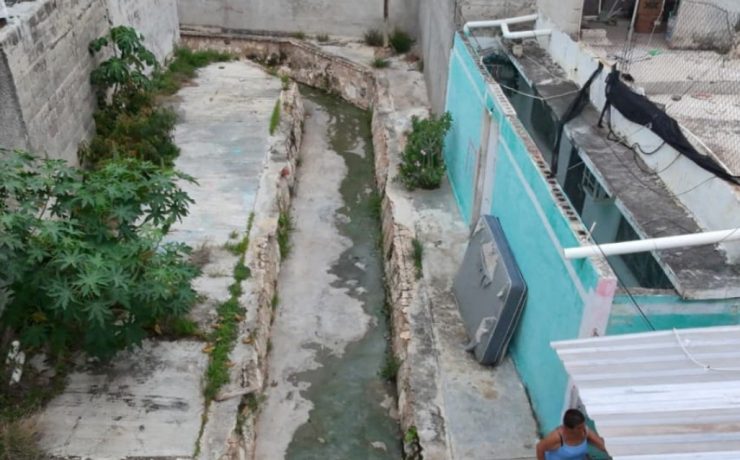 Denuncian abandono de obra en canal pluvial