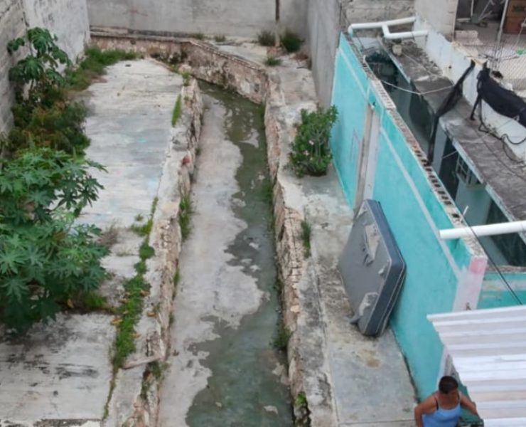 Denuncian abandono de obra en canal pluvial