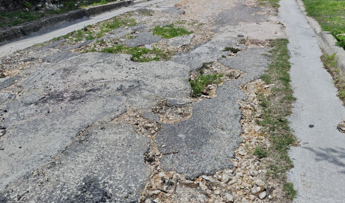 Denuncian más vialidades abandonadas por el Ayuntamiento