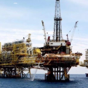 Grupo armado asalta complejo petrolero Ku Maloob Zaap en Campeche