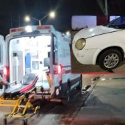 Moto ensamblada impacta automóvil estacionado