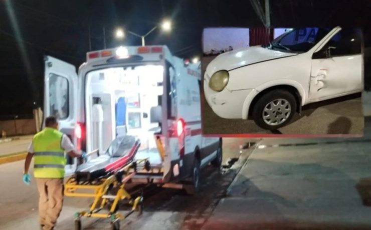 Moto ensamblada impacta automóvil estacionado