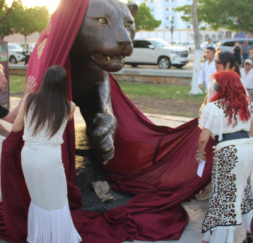 Inauguran estatua de jaguar en Campeche "para no olvidar"